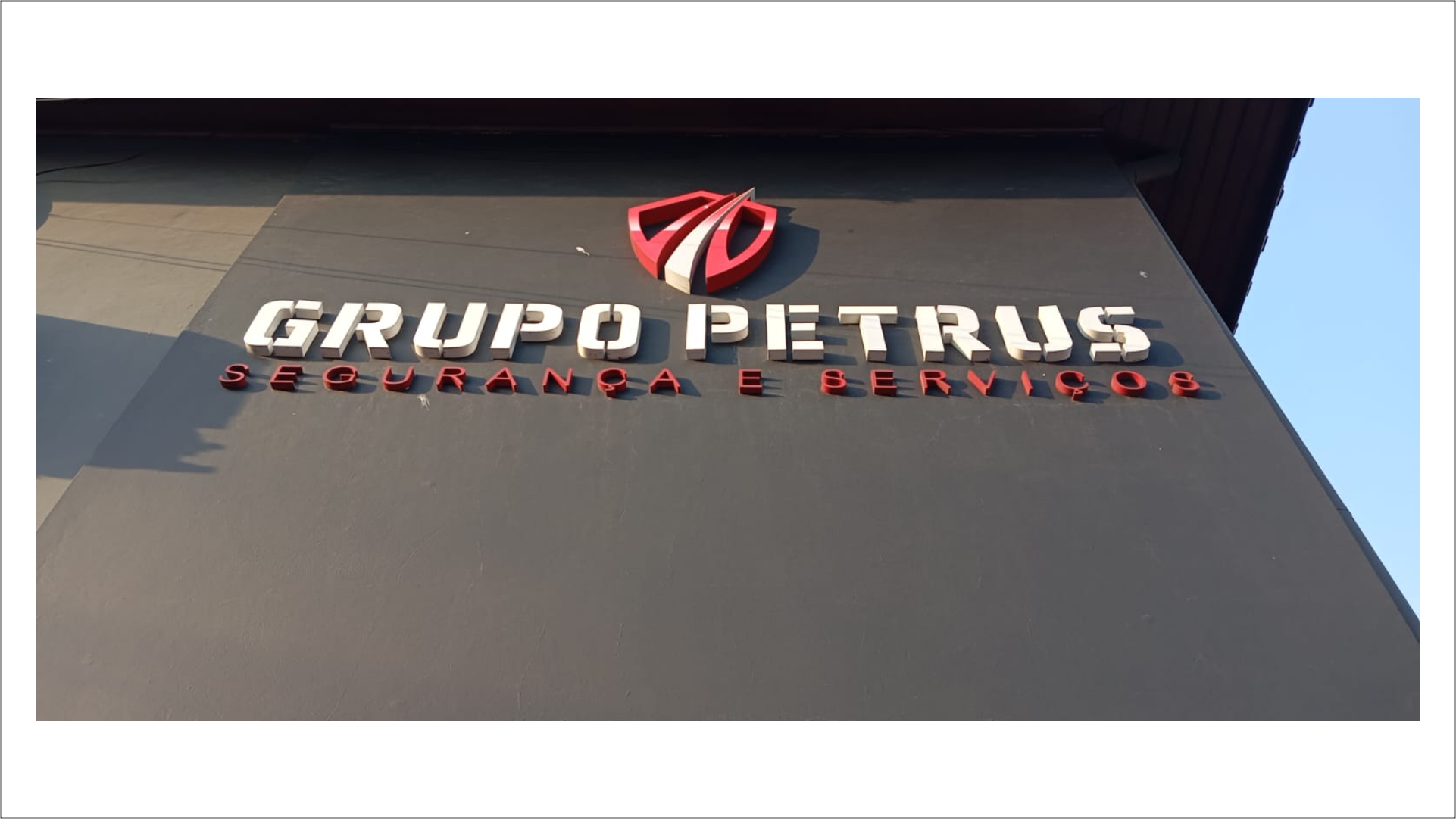 Letra caixa em metal